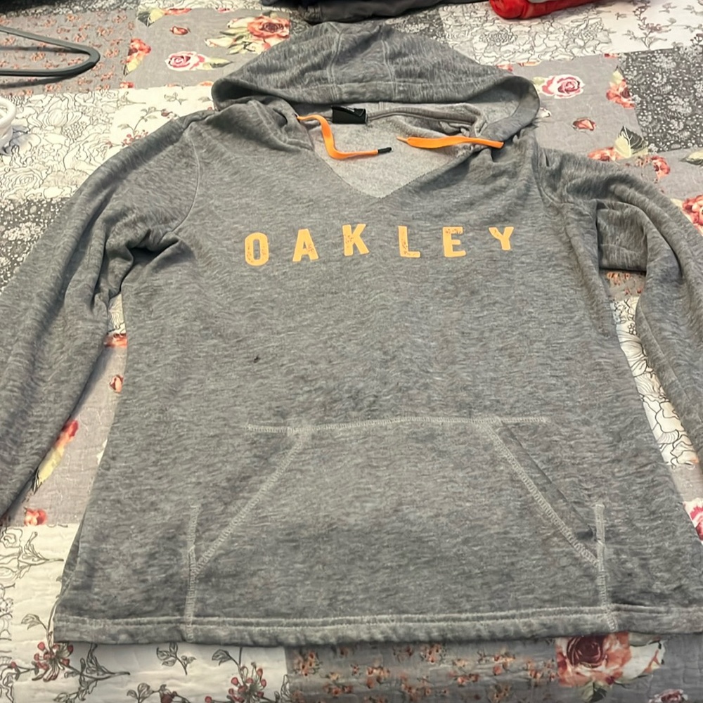 Women’s Oakley lightweight sweatshirt